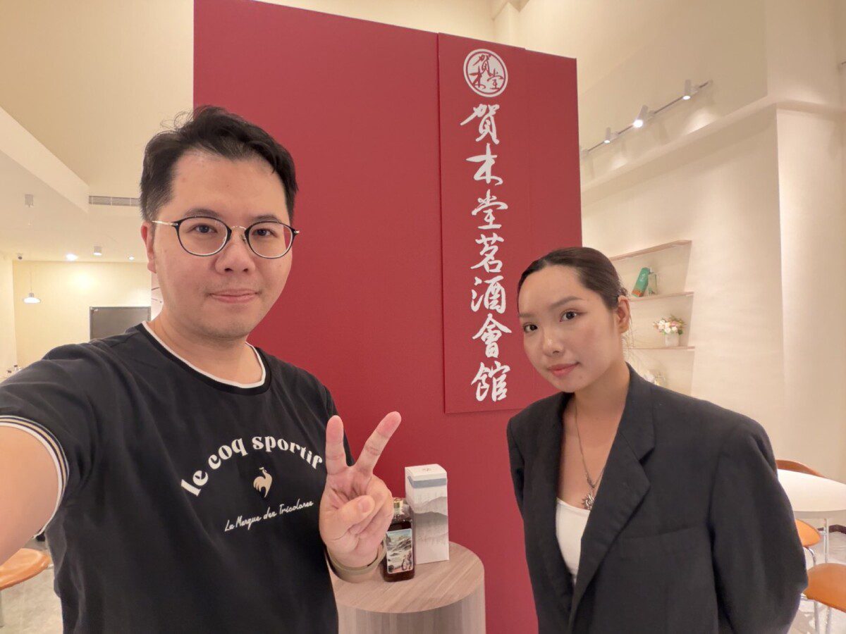 KOMM 中山店 黃氏英（Mia）與 Augustine 企業參訪合照
