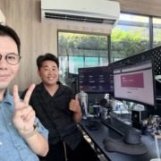 楊森與 Augustine 在木森景觀的工作室合影
